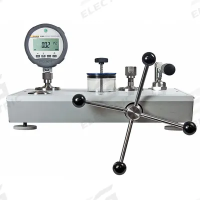 FLUKE Comparison Test Pump Kit: Pneumatic Deadweight Tester, NIST, Battery, (6) Gauges - Pneumatic Comparison Test Pumps