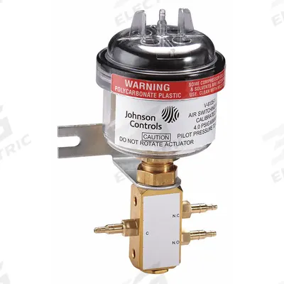 JOHNSON CONTROLS Air Switching Valve: 15 psi to 19 psi Switchover Pressure, 5/32 in Barb - 3-Way Air Switching Valve