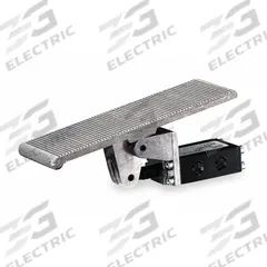 ARO Manual Air Control Valve: E, Three-Way / Two-Position, Foot Pedal, Gray, 26 scfm Flow Rate - Max (MPN E252TM). Key specifications — attr1092903: Gray; attr1086905: Manual Return; attr1086907: E; attr1086914: Normally Closed; attr1086904: Manual Air Control Valve; attr1086871: E252TM.
