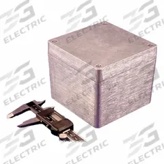 HAMMOND Enclosure: Die-Cast Aluminum, 4 in x 4 in x 4 in, NEMA 1/12/13/4/4X, Solid Cover, Screw On (MPN 1550Z137). Key specifications — Brand: HAMMOND; Closure Method: Screws; Enclosure Material: Die-Cast Aluminum; Knockouts: Not Included.