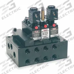 ARO Manifold: 8 Ports, Manifold/Plugs/Seals, 3/8 in Female NPT, 1/4 in Female NPT, 0°F to 180°F (MPN 118605-8). Key specifications — attr1089083: Seals; attr1086904: Manifold; attr1086871: 118605-8.