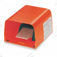LINEMASTER Foot Switch: Classic IV Series, 1 Pedals, Momentary, SPDT (MPN 88SH1-05). Key specifications — Switch Action: Momentary; Foot Guard Included: Guard Included; Brand: LINEMASTER; Series: Classic IV; Power Source: Electrically Corded.