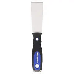 This standard scraper features a full, straight stainless steel blade with a bevel/offset edge for heavy-duty scraping. The handle combines polypropylene, TPR, and steel with a rubberized grip and hammer end for controlled use. Suitable for removing paint, adhesive, and residue from flat surfaces in construction and maintenance tasks.