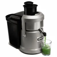 Single-speed juicer with a 1 1/4 hp motor (1,000 W) and 600 RPM max speed. Features a 3-gallon capacity for continuous juicing of fruits and vegetables. Suitable for high-volume commercial kitchens and bars