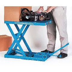 Foot-pedal-operated hydraulic lift table with a fixed top. Load capacity 1,100 lb, maximum lifting height 31 1/2 in. Used in industrial and warehouse settings for positioning heavy loads at ergonomic work heights.
