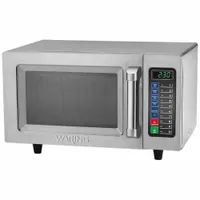 This commercial countertop microwave delivers 1,000 W cooking power with a 0.9 cu ft oven capacity. Designed for medium-duty foodservice environments, it supports reheating and cooking tasks in restaurants, cafeterias, and convenience stores