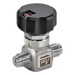 This standard high-purity manual diaphragm valve features a 316L stainless steel body and a chromium cobalt nickel diaphragm. It is designed with male face seal connections on both ends for secure, leak-tight installation in ultra-clean fluid handling systems.
