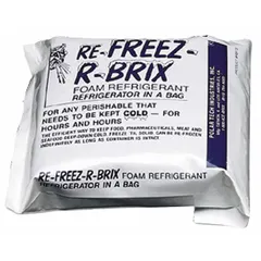 White flexible gel ice packs for cold therapy. Each pack measures 7 in length, 6 in width, and 1 1/2 in thickness. Suitable for reducing swelling and pain in first aid and food service applications.