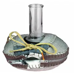 This cloth-housed spherical heating mantle is designed for even heating of round-bottom flasks in laboratory applications such as distillation, extraction, and synthesis. It features a fiberglass cloth construction, 500 mL capacity, 270 W maximum wattage, and 450°C maximum temperature. A separate controller is required for operation.