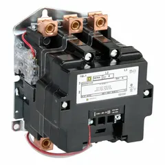 This SQUARE D non-reversing NEMA contactor is a 3-pole device rated 135 A at 120V AC, NEMA Size 4. It is used for switching motor loads and other inductive circuits in industrial automation, HVAC, and pump systems.