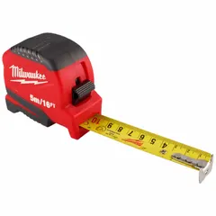 This 16 ft / 5 m tape measure features a plastic case in black and red. The blade has 1/16 in graduations with Inch/Metric and Metric/SAE markings. It includes a nonmagnetic single hook tip, a finger brake, and a manual lock. Suitable for measuring tasks in construction, carpentry, and maintenance.