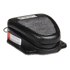The LINEMASTER 636-S is a single-pedal foot switch from the Clipper Series with momentary SPDT switch action. It is electrically corded and does not include a foot guard. This switch is used for hands-free control of machinery, assembly lines, and equipment start/stop operations in industrial environments.