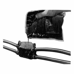 Molded resin splice kit for low-voltage cable splicing and insulation up to 1 kV. Includes pressure-sensitive adhesive film sealing strip and 3M Scotchcast Electrical Insulating Resin 2104 in a closed mixing pouch. Features a flexible film plastic mold with built-in spacer web and sealing strips. Supplied in a box.