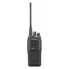 UHF analog handheld radio with 2 W transmit power, 64 channels, and no display. 11-hour battery life supports full-shift operation. FCC license required. Suitable for on-site coordination in warehousing, manufacturing, security, and facility management.