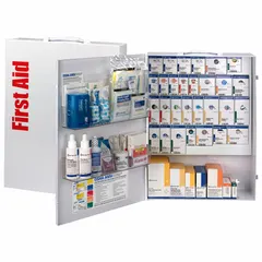 This industrial first aid kit meets ANSI/ISEA Z308.1-2021 Type I/II Class B standards. It is unitized with a Guided Refill System and includes (20) knuckle bandages, (20) alcohol wipes, (10) ammonia inhalants, and a wound dressing pack. Suitable for workplace injury response in manufacturing, warehousing, and facility maintenance environments.