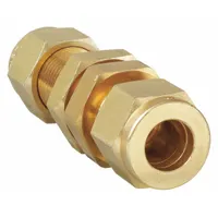 Brass double-ferrule compression fitting union with 5/8 in OD tube connections on both ends. Designed for joining two tubes of the same outer diameter in a leak-tight seal. Suitable for instrumentation, hydraulic, and pneumatic systems requiring vibration-resistant joints