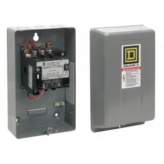 Enclosed non-reversing NEMA magnetic contactor with 3 poles, NEMA Size 3, rated 90 A at 120V AC. Designed for switching motor loads and other inductive circuits in industrial automation, HVAC, and pump control applications.