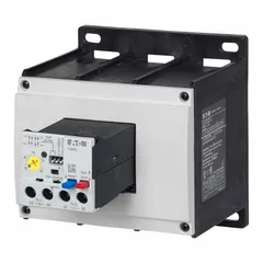 Three-pole electronic overload relay for NEMA Size 4 applications. Rated 28 A to 140 A at 690V AC, with screw clamp terminals. Compatible with C25 Definite Purpose contactors. No thermal units required; provides protection against overload, phase loss, and current imbalance in motor control circuits.