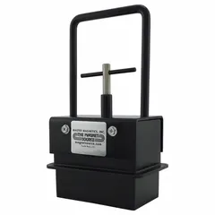 This manual lifting magnet features an on-off control mechanism with a trigger release handle for safe handling of ferrous metal parts. Constructed from ceramic and steel, it has a maximum load capacity of 5 lb. Suitable for light-duty lifting tasks in workshops and maintenance environments.