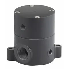 This 3-way pneumatically actuated diaphragm valve features a polypropylene body and PTFE diaphragm, with FNPT x FNPT connections. It is operated by a single-acting spring return actuator with air-to-spring operation. Suitable for handling corrosive chemicals in industrial piping systems requiring flow diversion or mixing.