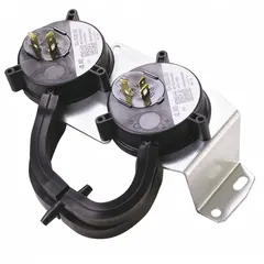 This YORK single pressure control monitors refrigerant pressure in HVACR systems. It opens or closes electrical contacts at set pressure thresholds to protect compressors and other components. Typical applications include commercial refrigeration and air conditioning systems.