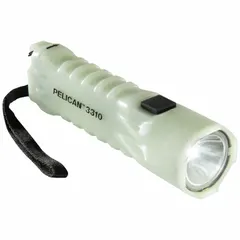 This PELICAN flashlight body delivers 283 lumens with a 169-meter maximum beam distance and an 8-hour run time at maximum brightness. It features two light outputs and includes three AA batteries. Suitable for industrial inspections, security patrols, and outdoor work requiring a portable light source.