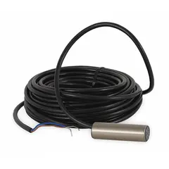 Shielded cylindrical inductive proximity sensor with non-terminated cable and PNP output. Operates on 12-24V DC supply voltage. Used for non-contact detection of metal objects in industrial automation, packaging, and material handling applications.