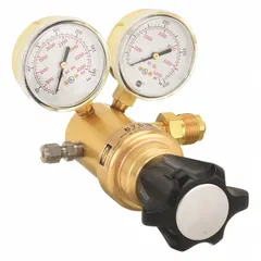 This HARRIS single-stage regulator reduces high-pressure air or inert gas from cylinders to a controlled outlet pressure. It features a CGA 680 inlet and a 1/4" tube outlet, with a urethane diaphragm. Suitable for use in industrial gas distribution, laboratories, and maintenance shops where precise pressure control is needed.