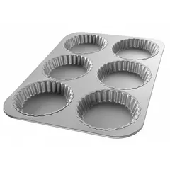This fluted tart pan from CHICAGO METALLIC is made of aluminized steel with a shiny gray finish. It features 6 slots for baking individual tarts, quiches, or mini pies, with an overall width of 11 1/8 inches and depth of 7/8 inch. Suitable for commercial bakeries and foodservice operations requiring consistent portioning and presentation.