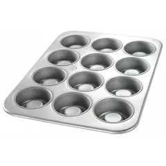 This 12-slot shortcake pan is made of glazed aluminized steel in a silver finish. It features a solid pan style with a closed bead closure for added rigidity. The overall width is 12 7/8 inches. Suitable for baking shortcakes, cupcakes, or muffins in commercial kitchens.