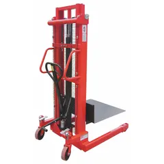 This platform lift truck has a 2000 lb capacity and a lifting range from 6 in to 118 in. The steel platform measures 30 in L x 32 in W. Operation is via a foot pump. Typical applications include lifting and transporting loads in industrial and warehouse settings for maintenance, assembly, and material handling tasks requiring precise vertical positioning.