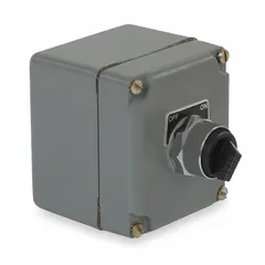 Black oil- and dust-tight selector-switch control station with a single Off/On selector switch. Features 1 normally open and 1 normally closed contact. No pilot lights. Suitable for manual on/off control of industrial machinery in environments where contaminants are present.