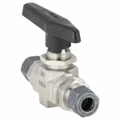 This Parker ball valve features a straight-body, three-piece design with sweat x sweat connections. Constructed from 316 stainless steel, it is operated manually via a lever handle. Suitable for use in industrial piping systems where corrosion resistance and reliable flow control are required.