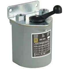 This SQUARE D drum switch is a 3-pole, single-phase manual motor controller with maintained/momentary and reversing functionality. Housed in a NEMA 4 enclosure, it provides protection against water and dust. Typical applications include conveyors, hoists, and machine tools requiring forward/reverse switching.