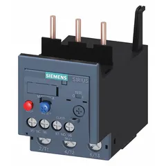 IEC thermal overload relay with three poles and integrated bimetallic elements for motor protection against overcurrent. Rated for 690V AC, with 1NO/1NC auxiliary contacts and screw terminals. Designed for use with SIRIUS contactors of Frame Size S2 in industrial motor control applications.