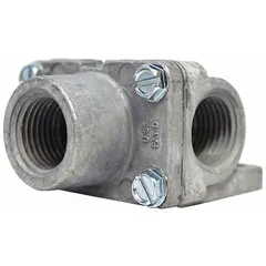 This return flow splitter is used in diesel fuel systems to divide return fuel flow, helping maintain proper pressure and temperature. It features a die cast zinc body with a 1/2 inch female pipe thread (FPT) port and standard flow capacity. Suitable for Kenworth vehicles.