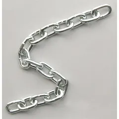 This welded straight-link tailgate chain is made from carbon steel. It has a 1 1/4 in link inside length and a trade size of 2/0. With a working load limit of 520 lb, it is suited for light-duty tie-downs and securing loads on trucks and trailers.