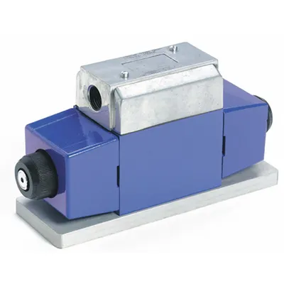 VICKERS Hydraulic Directional Valve: 12 gpm Max Flow Rate, D05 NFPA Size, Three Positions - Solenoid-Operated Directional Control Valves
