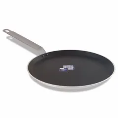 This crepe pan features a 10-inch bottom diameter and a Teflon non-stick coating for even release and easy cleaning. Suitable for preparing thin crepes in foodservice settings such as breakfast, brunch, or dessert service.