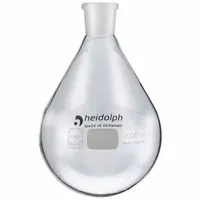 This 2,000 mL colorless round glass boiling flask is designed for use with rotary evaporators. It features a 24/40 compatible stopper size and is suitable for holding and heating solvent mixtures under reduced pressure in laboratory distillation processes